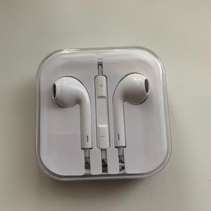 Brand New Apple Earbuds